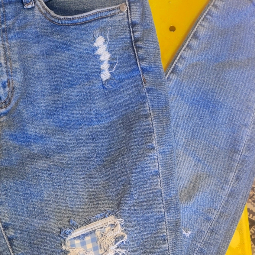 NWOT SIZE 5  Judy Blue, Blue and white checked PATCHES. 🙏